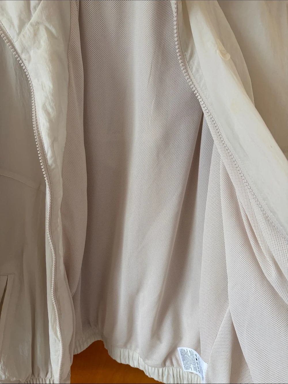 Nike Women’s Light Gray/off White Windbreaker Jacket